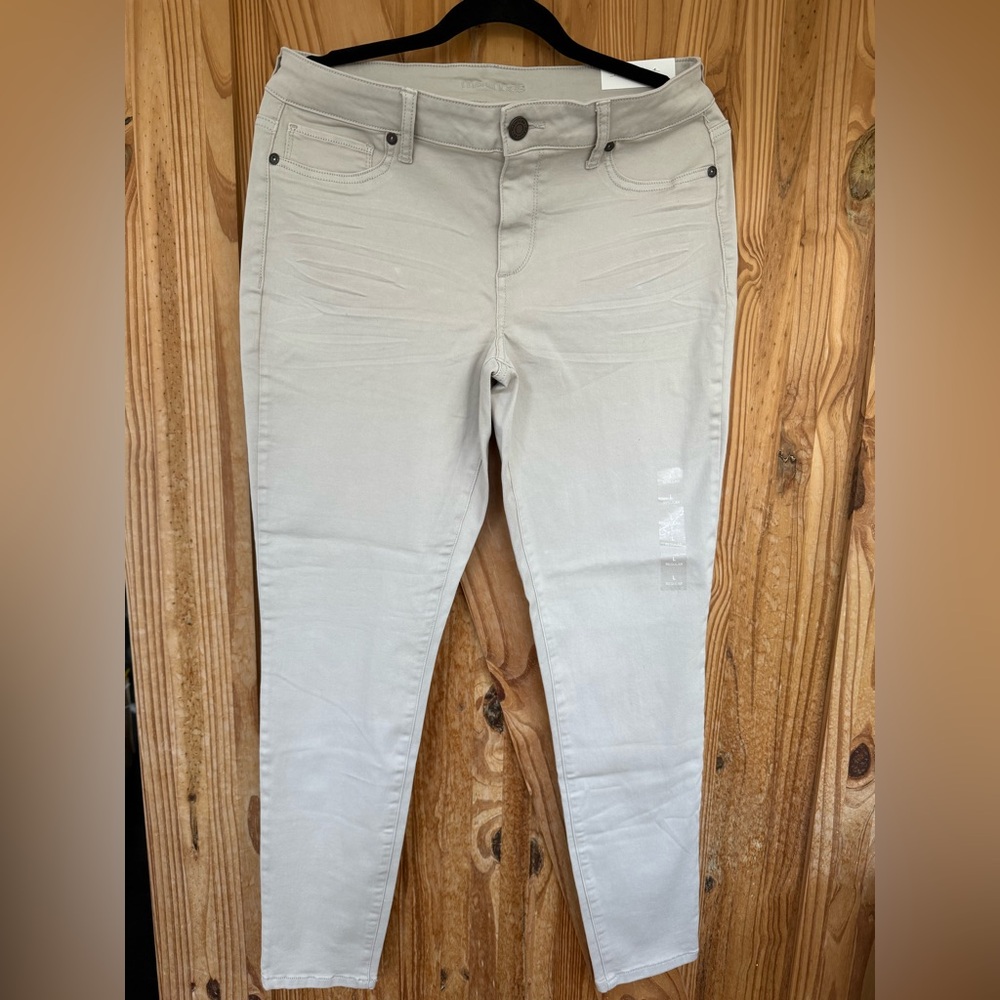 Maurices Cream Skinny Jeans with Stretchy Fit